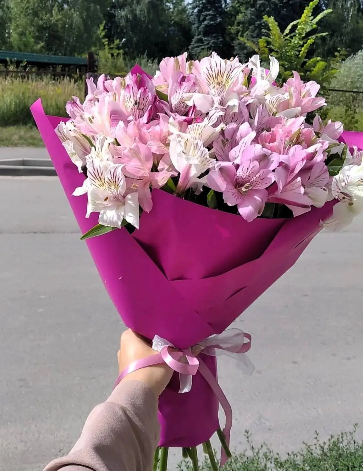Букет из 15 альстромерий